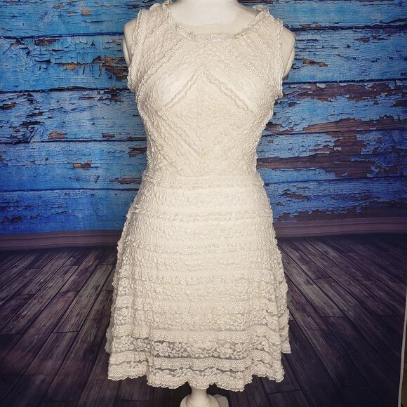 Chelsea & Violet tiered lace dress XS Snow White - Picture 7 of 8